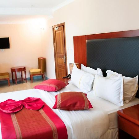 Orient Park Hotel Kigali Bagian luar foto