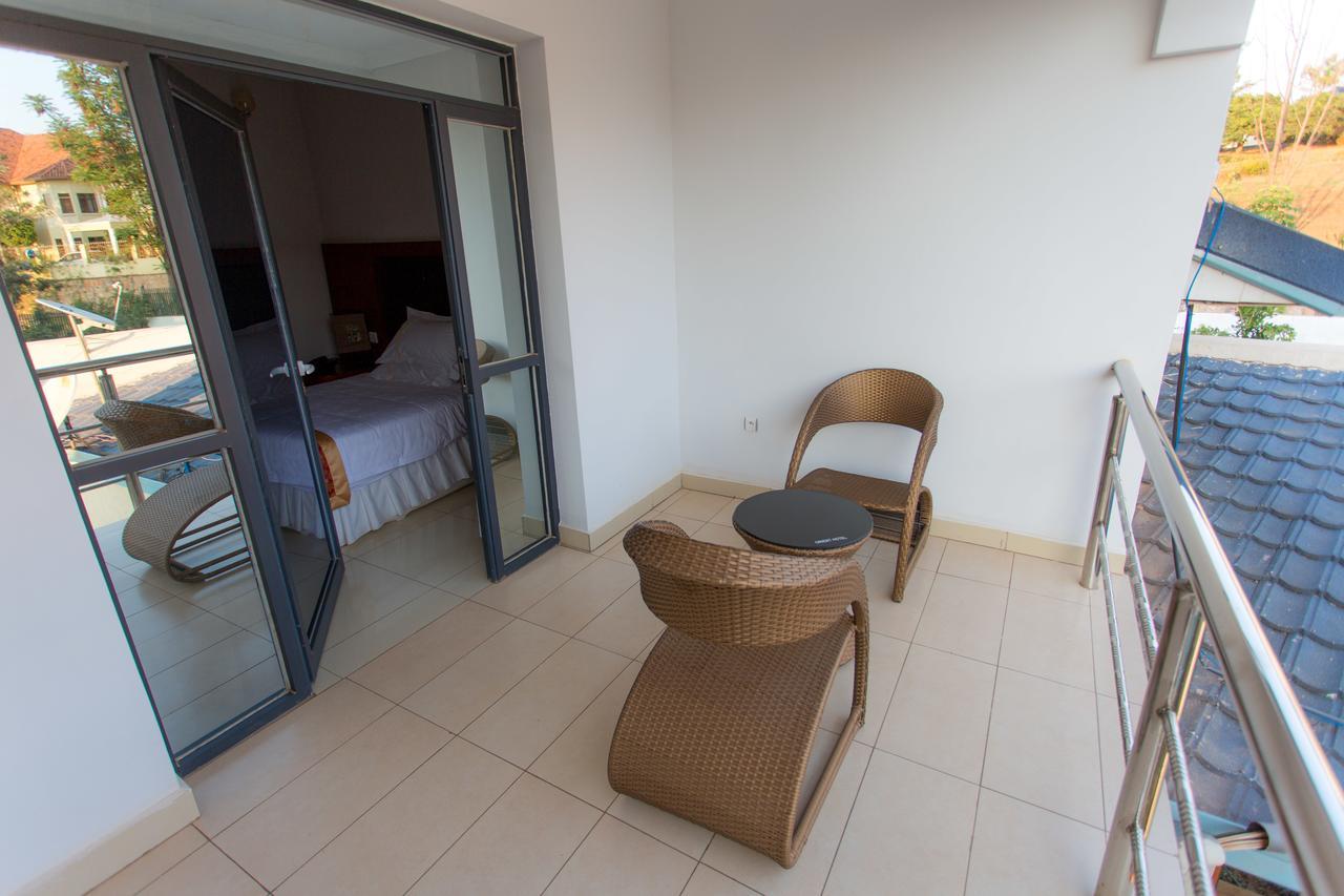 Orient Park Hotel Kigali Bagian luar foto