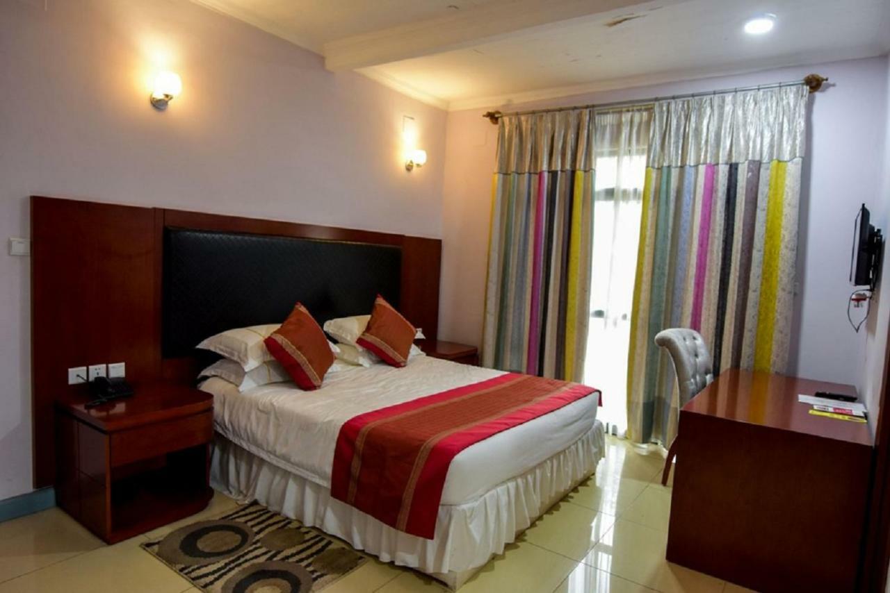Orient Park Hotel Kigali Bagian luar foto