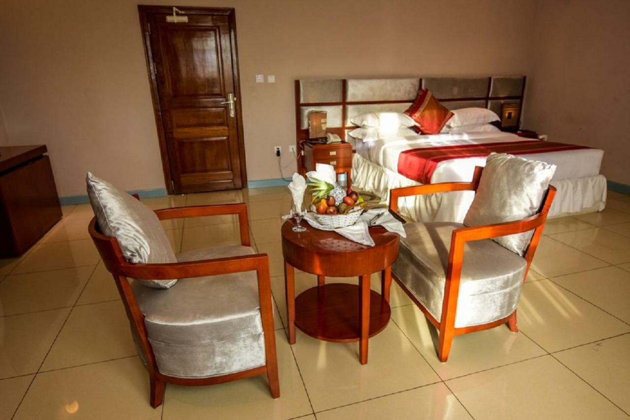 Orient Park Hotel Kigali Bagian luar foto