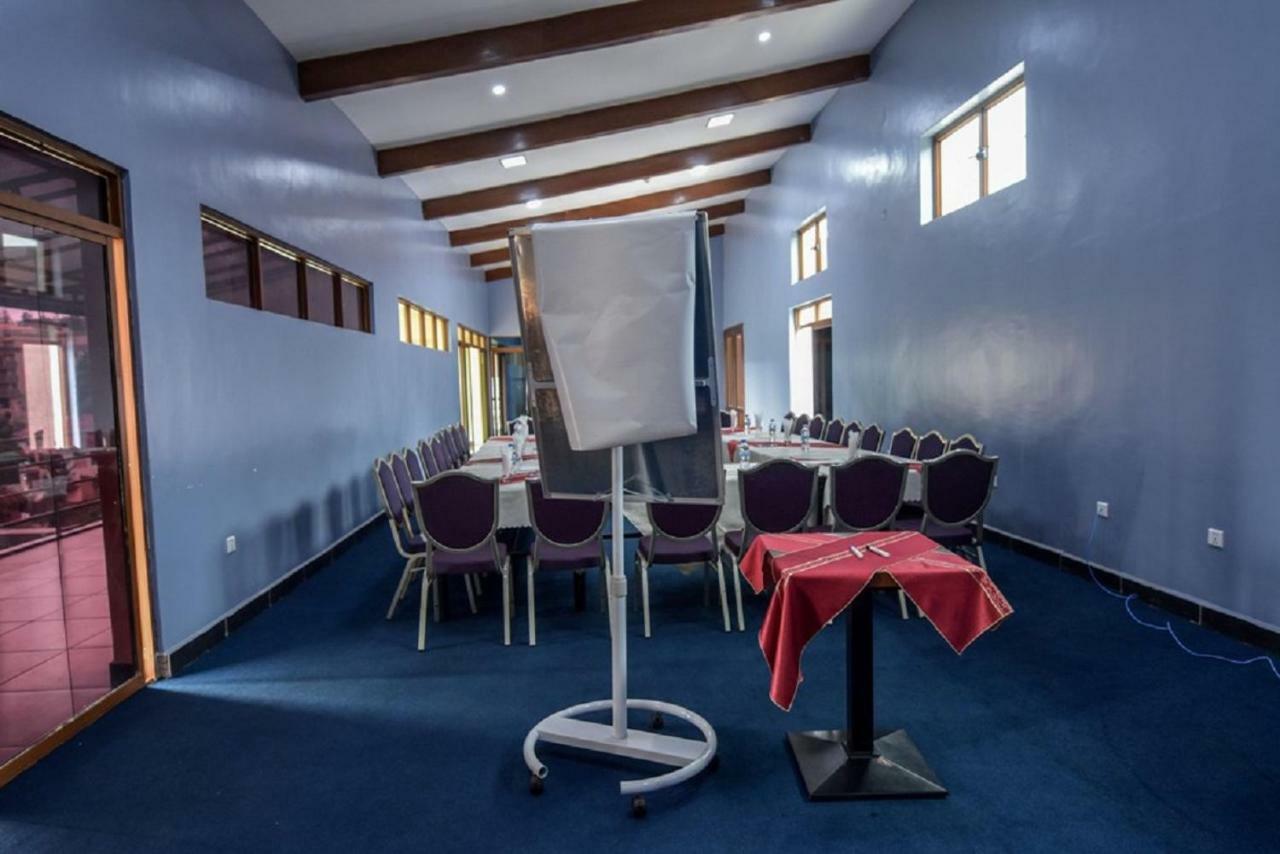 Orient Park Hotel Kigali Bagian luar foto