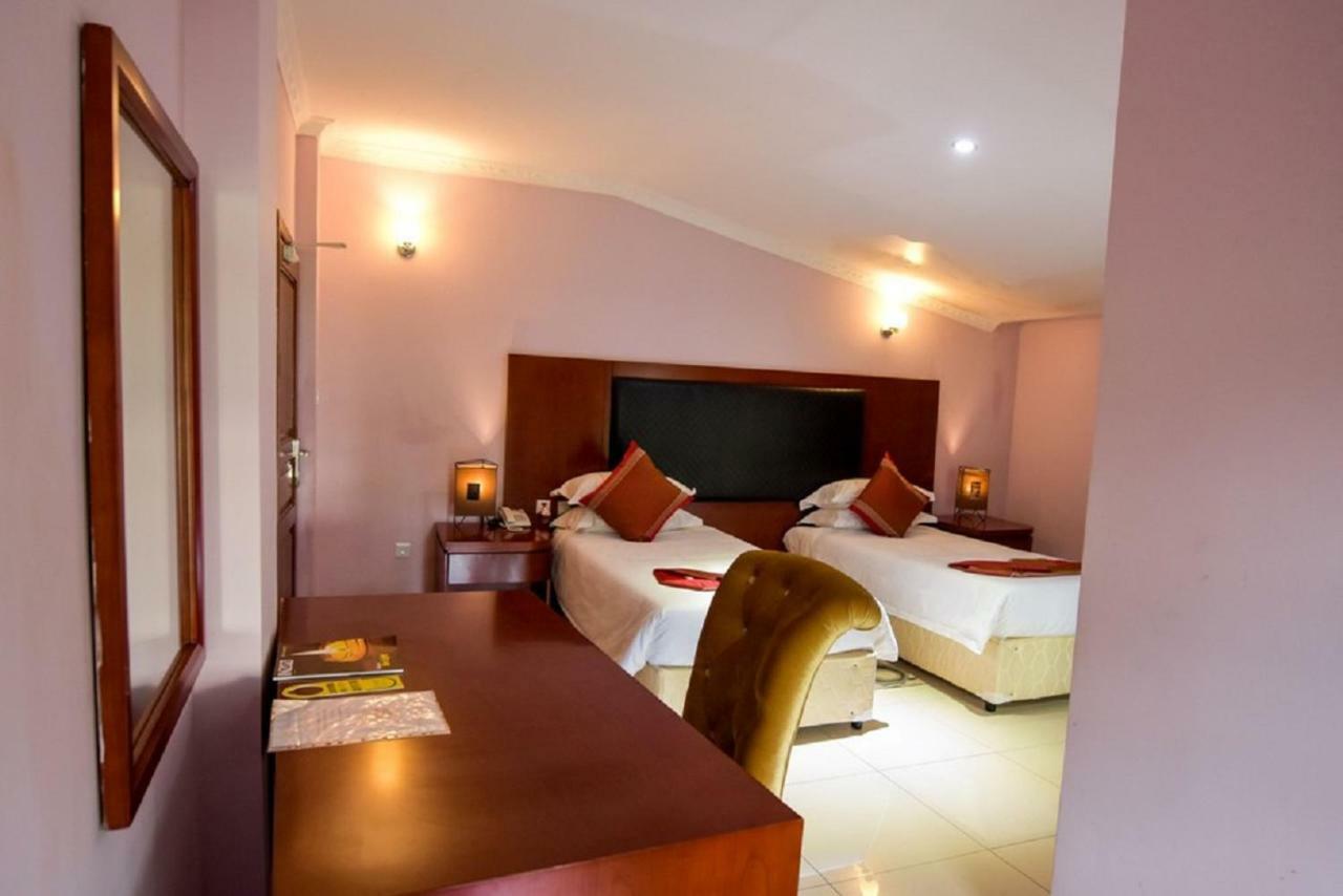 Orient Park Hotel Kigali Bagian luar foto