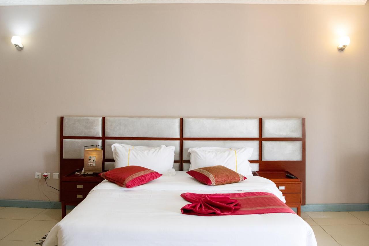 Orient Park Hotel Kigali Bagian luar foto