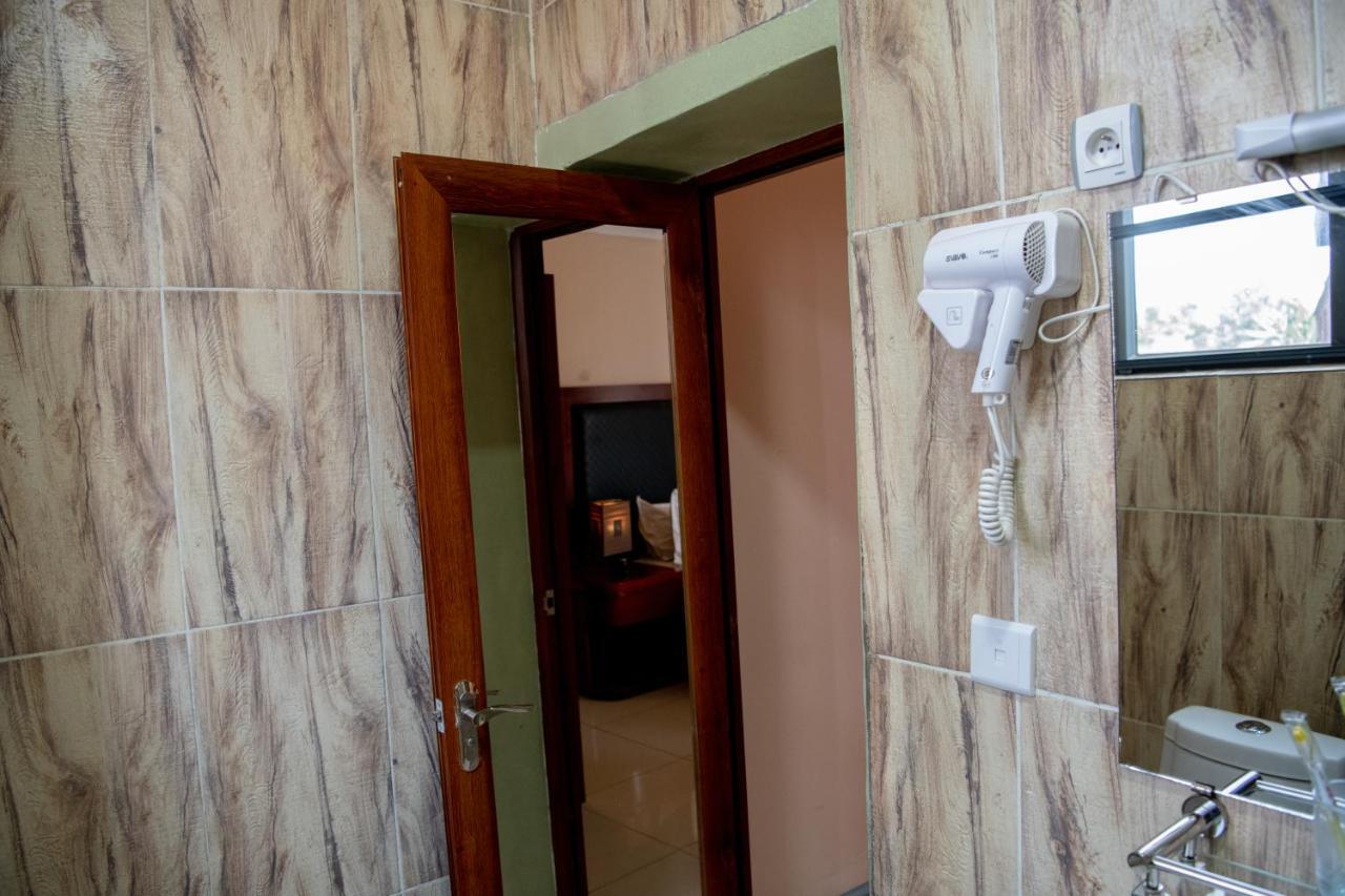 Orient Park Hotel Kigali Bagian luar foto