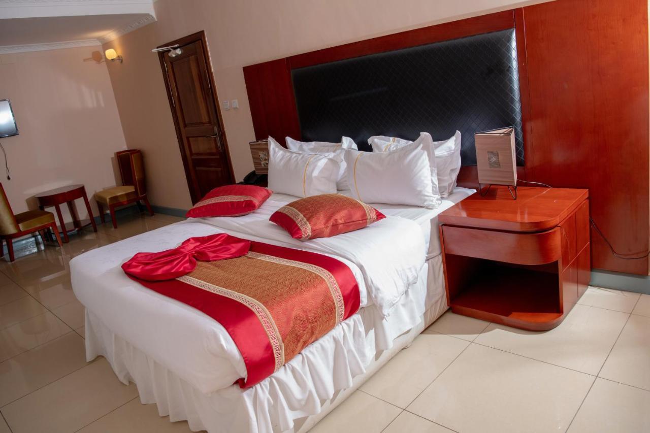 Orient Park Hotel Kigali Bagian luar foto