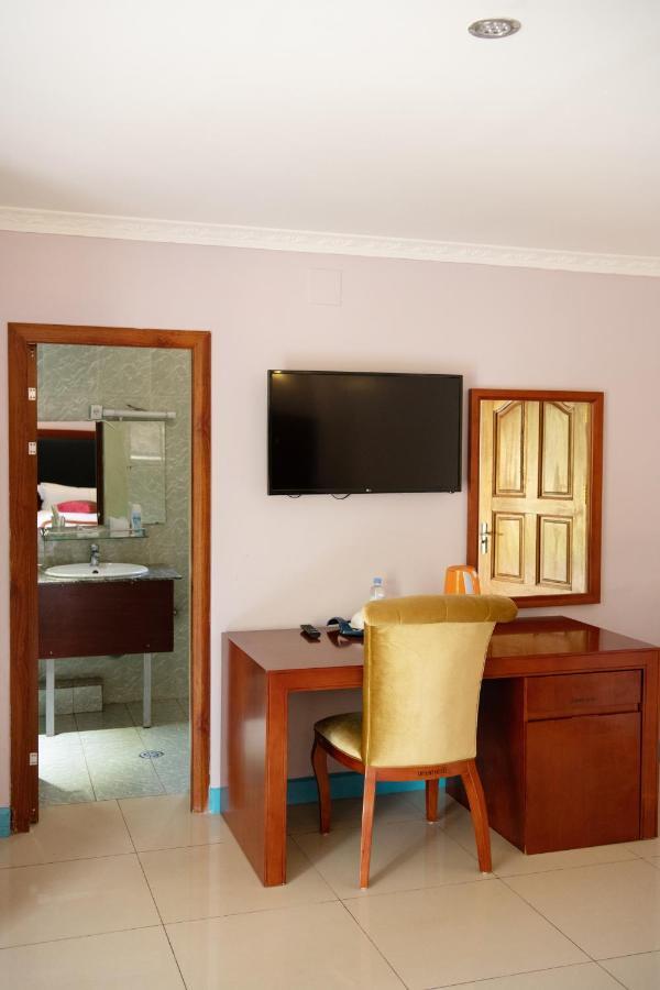 Orient Park Hotel Kigali Bagian luar foto