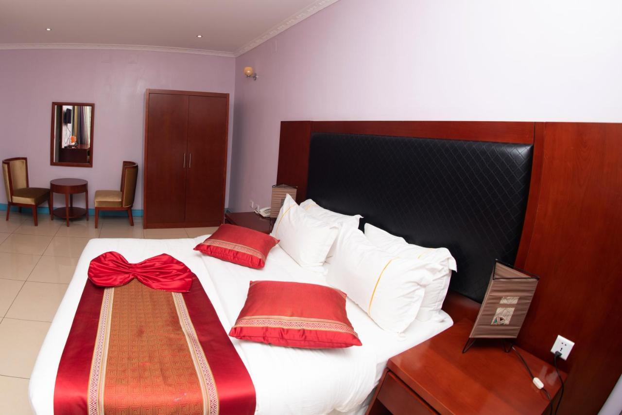 Orient Park Hotel Kigali Bagian luar foto